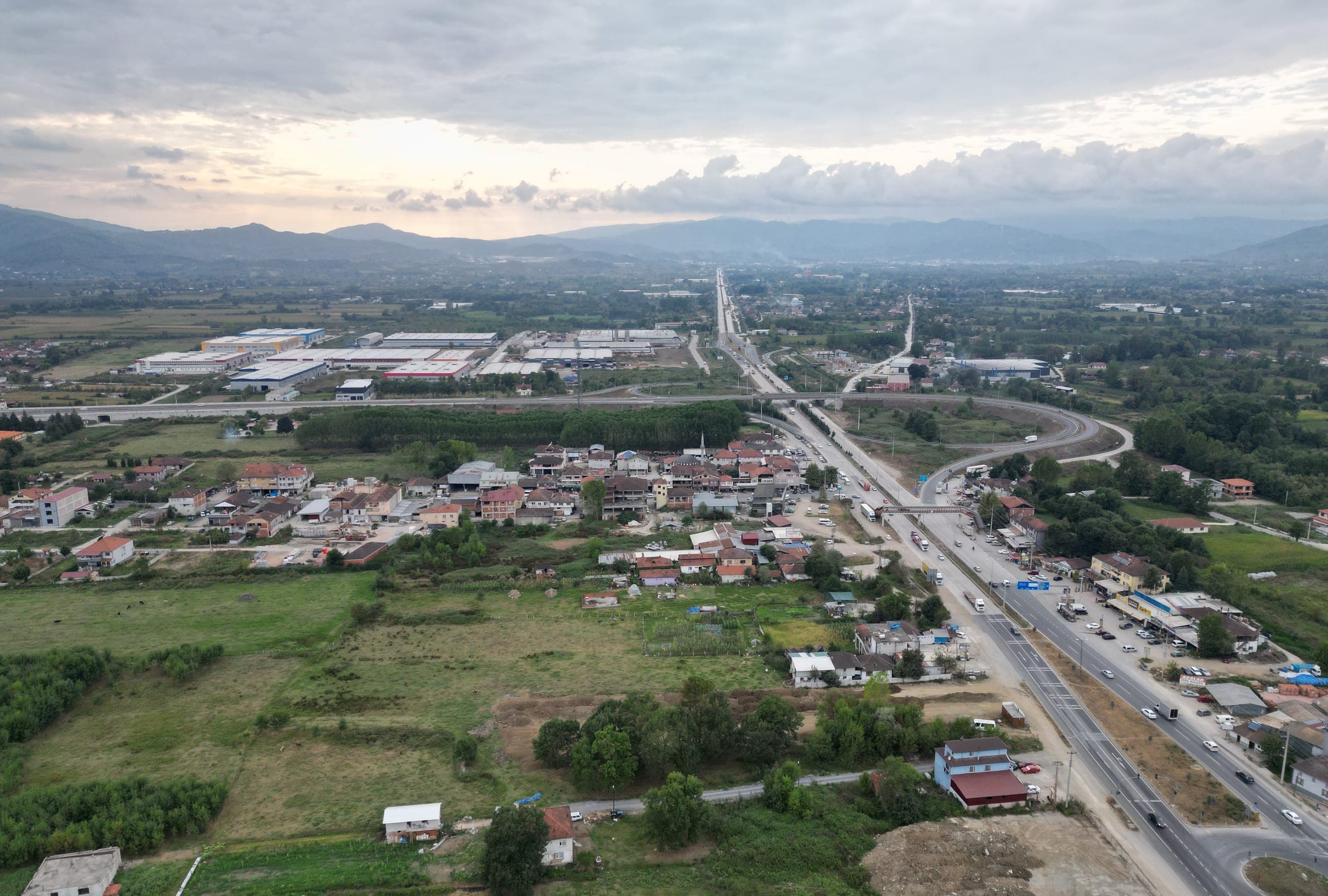 Aerial view of the D100 highway and the Çilimli junction in Düzce.