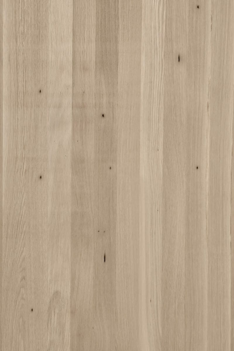 Oak solid wood panel surface, full-length (solid) staves, grade B.